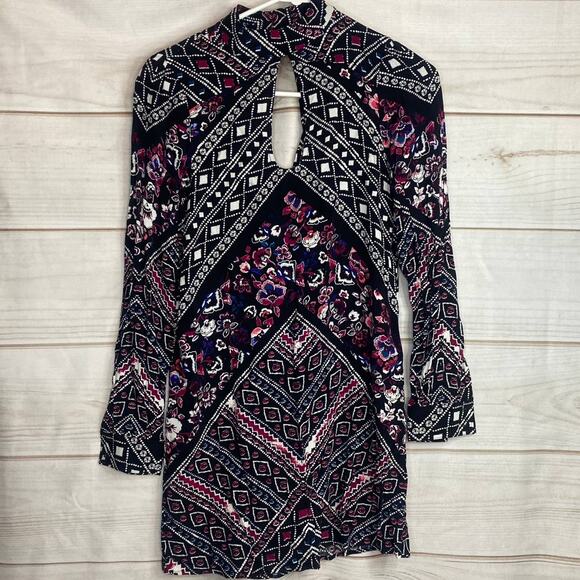 EXPRESS Black Keyhole Front Back Floral Geo Print Shift Dress Size XXS - Picture 1 of 7